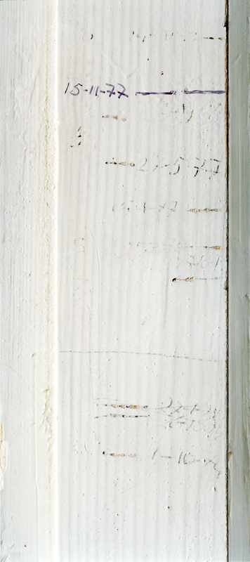 Segment no. 4 of the living-room door jamb (26 × 12 cm)