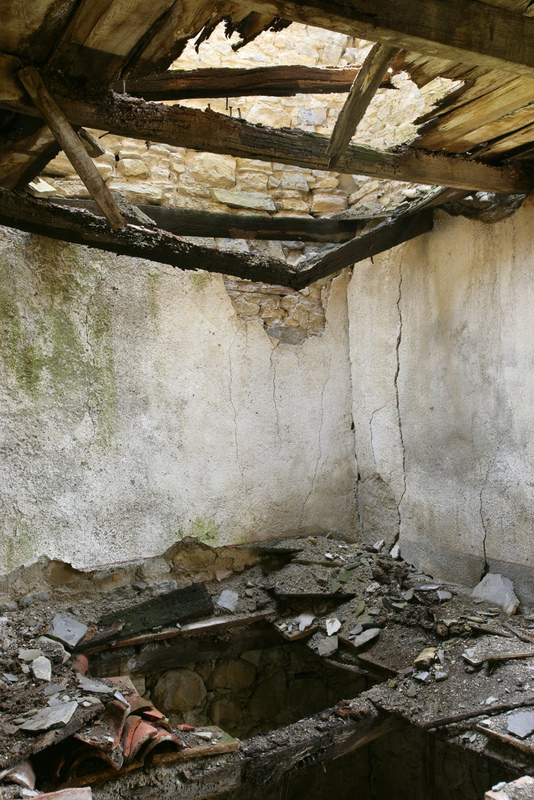 Borghi abbandonati in Val Borbera / Abandoned Villages in Val Borbera — photograph by Alessandro Vicario