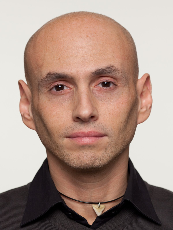 Facce a Milano / Faces in Milan — photograph by Alessandro Vicario