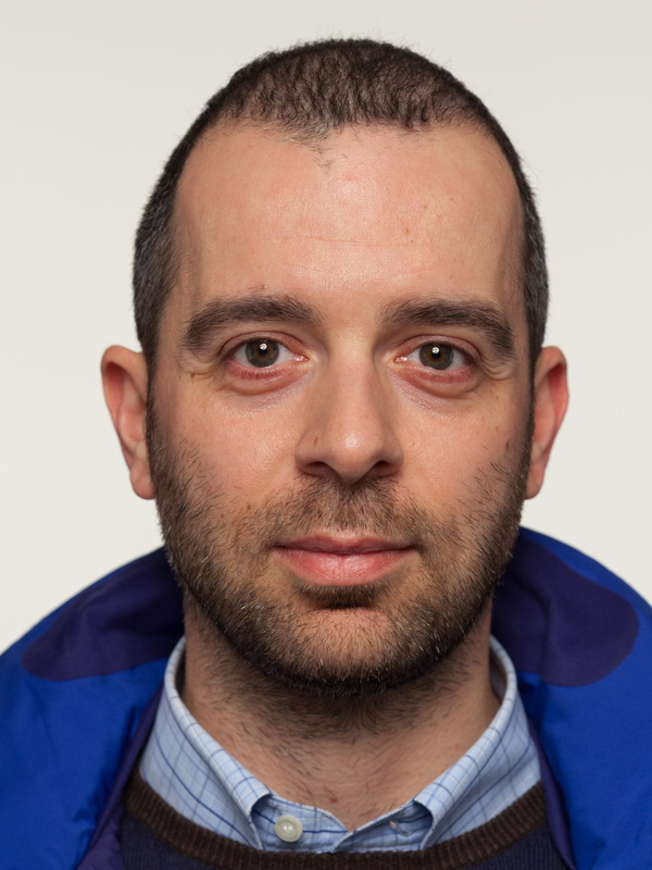 Facce a Milano / Faces in Milan — photograph by Alessandro Vicario