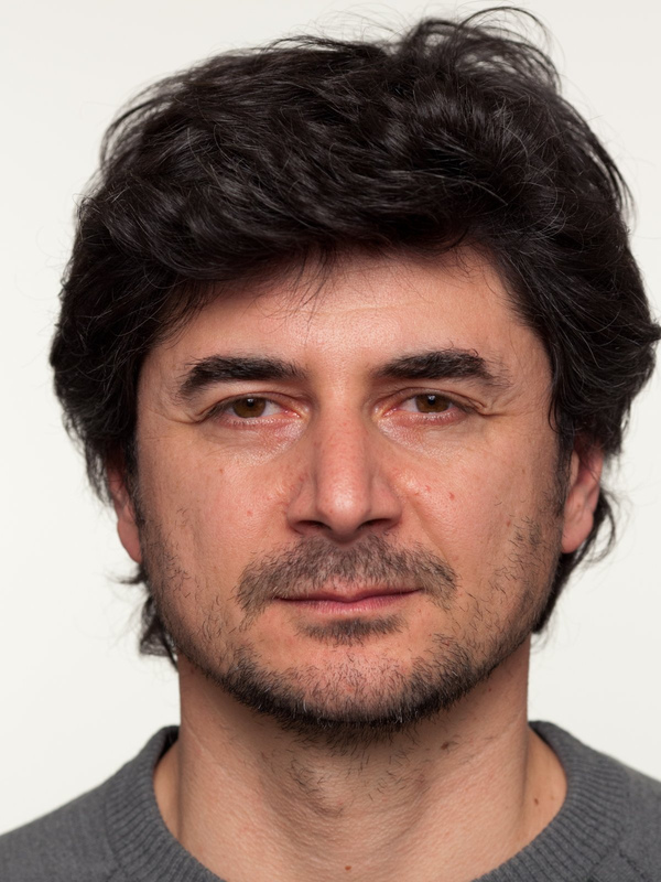 Facce a Milano / Faces in Milan — photograph by Alessandro Vicario