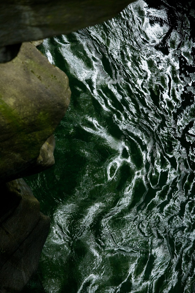 Ponte Oscuro gorge, Craveggia (Locarno, CH), 22 June 2008, 15:28 (90 × 60 cm) · from the series Immobilità apparente / Apparent Immobility (2008)